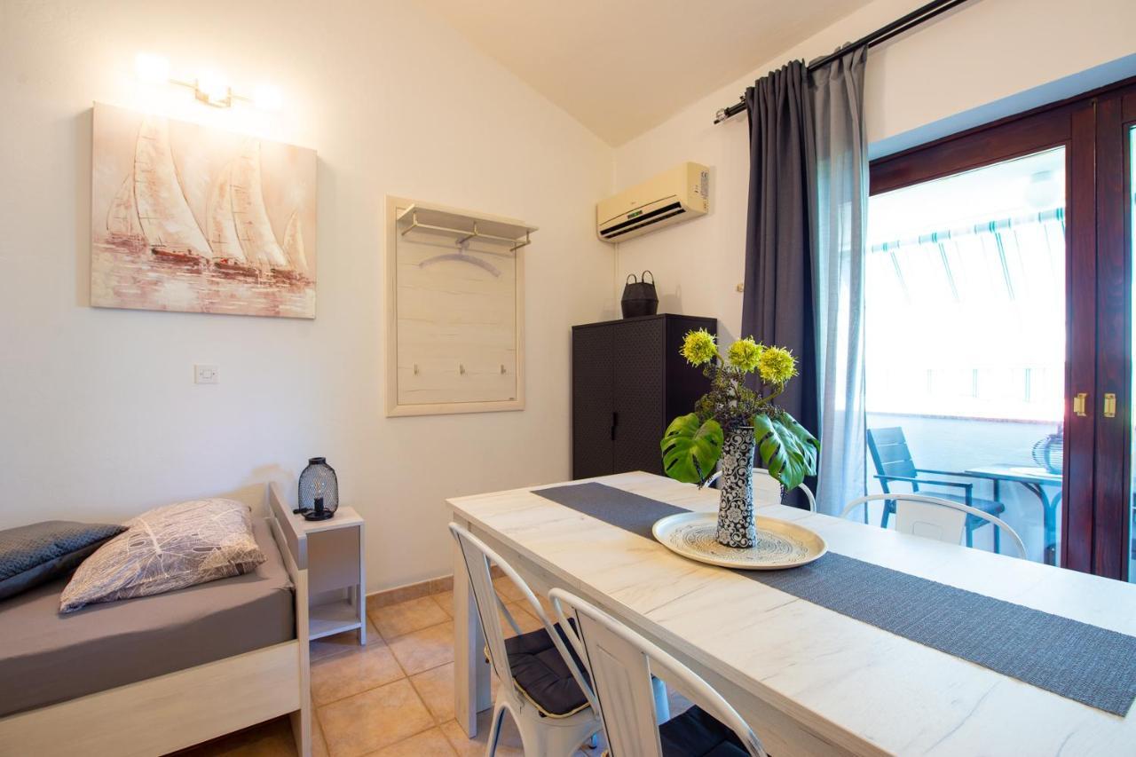 Apartments Ela ノヴァリャ エクステリア 写真